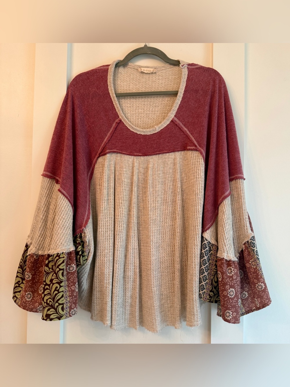 Altar’d State - Boho Two-Tone Raglan Knit Top in Burgundy and Cream